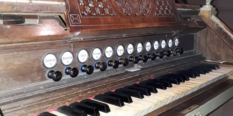 Siegendorf - Pfarrkirche Allerheiligen / Gottfried Allmer Spieltischdetail.
