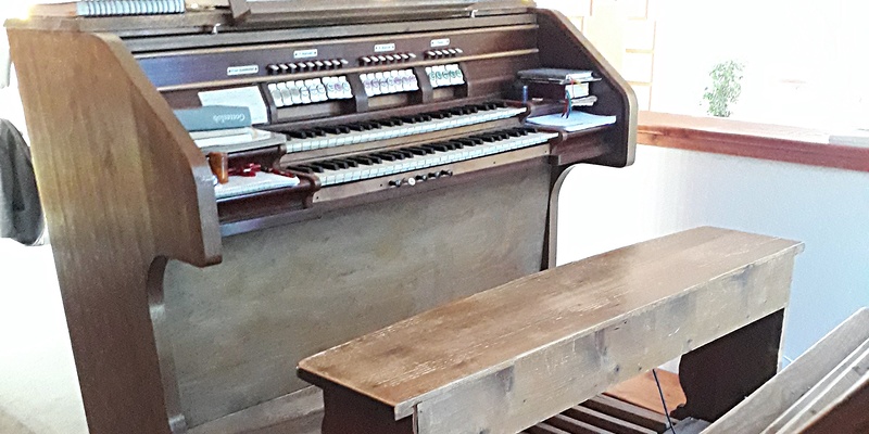 Rohrbach bei Mattersburg - Pfarrkirche St. Sebastian / Gottfried Allmer Freistehender Spieltisch.